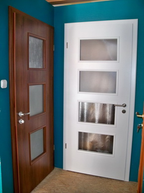 Ablak és ajtóminták a nagytétényi bemutatóteremben